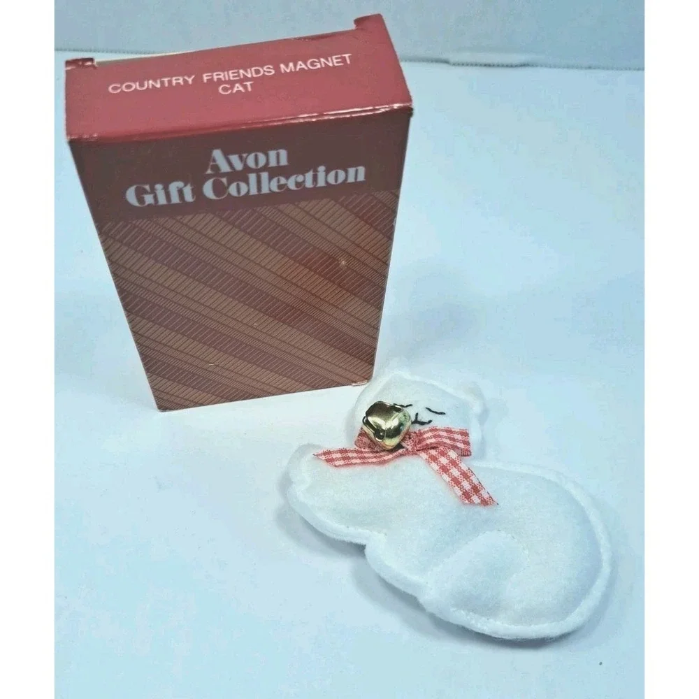 Vintage Avon Cat w/Red & White Buffalo Check Bow Refrigerator Magnet 4
